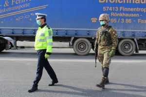 Amenzi de 80.000 de lei date de poliţişti şi jandarmi. Unde patrulează forţele de ordine