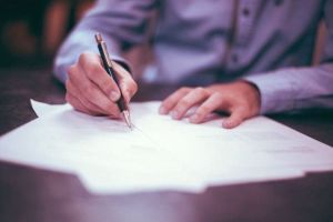 Declaraţia pe proprie răspundere a fost MODIFICATĂ: A fost simplificată în privinţa datelor care necesită a fi completate