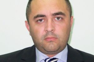 Petru Moţ (PSD Arad): Conducerea CJA consideră că un singur aparat de testare este suficient pentru a gestiona criza la nivelul întregului judeţ