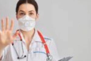 Statul român anunţă 153 de cadre medicale infectate cu coronavirus. Care e numărul real?