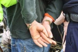 Mureş: Poliţist local agresat pentru că a cerut unui bărbat declaraţia pe propria răspundere!