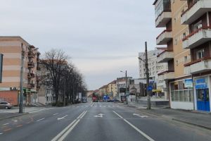 FOTO – Sibiul pustiu joi seara. Trafic lejer prin oraş