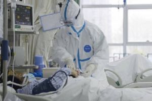 153 de cadre medicale din spitale confirmate cu COVID-19