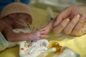CORONAVIRUS – Medicii sibieni ajutaţi cu echipamente de la Salvaţi Copiii România