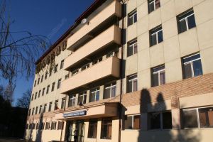 Instituţia Prefectului anunţă că Spitalul Orăşenesc Năsăud ar putea fi primul tratează  pacienţii cu Covid-19