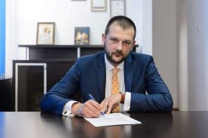 Contraventii prea mici, legi permisive si proceduri incorecte. Directorul ABADL, Bogdan Bola, dezvaluie maximul amenzii pentru operatorii de plaje pline de gunoaie si neingrijite - 1.250 de lei! 