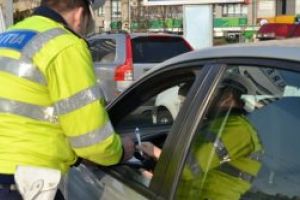 Amenzi de peste 98.000 de lei, persoanelor care nu au respectat măsura restricţionării circulaţiei