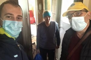 Clubul Lions Bistriţa, în ajutorul celor care îşi duc ”povara singurătăţii şi neputinţei” (FOTO)