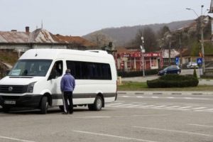 FACI NAVETA? MAI BINE MERGI PE JOS!