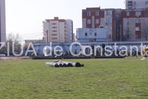 Fotoreportaj: Au inceput lucrarile la spitalul militar mobil de pe stadionul Portul din Constanta. Aici vor fi tratati pacientii infectati cu COVID-19 (galerie foto)