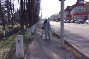 Amplă acţiune de dezinfecţie pe căile de acces din municipiu