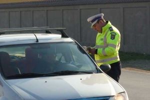 Pe durata stării de urgenţă, procurorii prelungesc din oficiu dovezile înlocuitoare cu drept de circulaţie pentru şoferi
