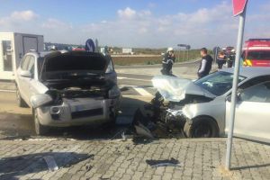 Accident rutier grav la iesire din Timisoara. Mai multe persoane au fost ranite dupa ce trei masini au intrat in coliziune