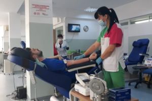Salvatorii de vieţi, chemaţi de acasă să doneze sânge