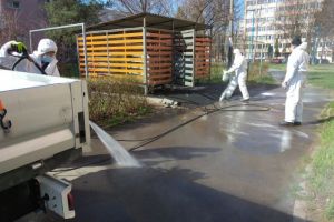 VIDE Trotuarele din Braşov au fost dezinfectate, astăzi