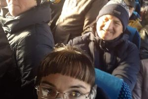 Poliţiştii din Braşov s-au sesizat după ce, în mediul online, a apărut o fotografie cu zeci de persoane într-un mijloc de transport în comun