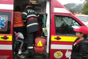 ACCIDENT GRAV în JUDEȚ! O VICTIMĂ este prinsă între FIARELE maşinii