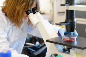 25 milioane de lei, finanţare pentru proiecte de cercetare privind combaterea epidemiei de SARS-COV-2.