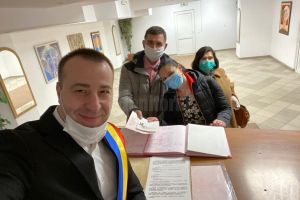 Căsătorii cu masca pe faţă, la Primăria municipiului Suceava
