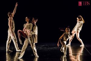 Teatrul de Balet Sibiu prezintă online spectacolul de dans „Când întunericul devine lumină”  – vineri, 18.30