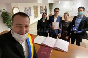 Căsătorii cu masca pe faţă, la Primăria Suceava