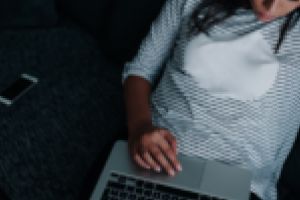 Stăm acasă şi citim! Recomandări de bloguri online antipandemie şi antiinfodemie!