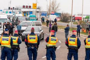 ÎNCĂ UN VAL DE ROMÂNI DIN ITALIA