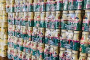 FOTO: Donaţie de produse lactate pentru vârstnicii din Târgu-Mureş