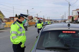 Trei persoane care nu au respectat izolarea, duse în carantină. Amenzi de aproape 500.000 lei date de poliţişti şi jandarmi