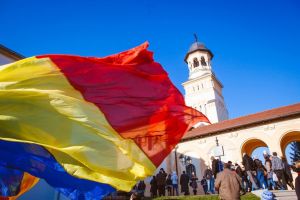 Moment emoţionant: Imnul României va fi difuzat în toată ţara, la ora 17.00, prin megafoanele maşinilor de poliţie