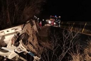 FOTO: Accident cu un mort şi un rănit grav pe un drum din Mureş!