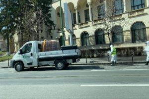 Dezinfecţie pe străzi, trotuare şi la boxele de gunoi din Municipiul Braşov