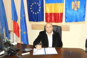 Mesaj de interes public: Primarul comunei Cuza Voda, Viorel Dulgheru - Oamenii, pentru a se proteja, trebuie sa stea cat mai mult in case