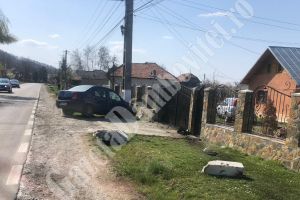 Accident pe DN 72, la Gheboieni. Un şofer s-a oprit într-un stâlp