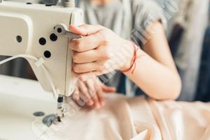 TITU Covid-19:  O secţie de confecţii îşi suspendă activitatea, după ce o angajată a fost depistată pozitiv