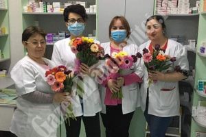 DÂMBOVIȚA Covid-19: Flori pentru farmaciste! Și ele sunt printre categoriile profesionale cele mai expuse