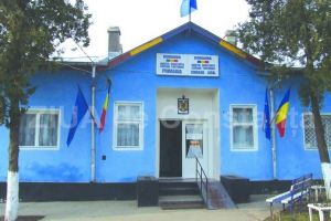 Caminul Cultural din comuna Tortoman, dotat cu mai multe costume populare (document) 