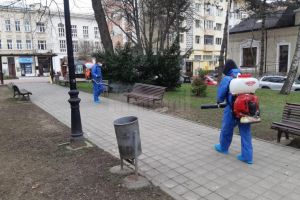 Dezinfecţii între blocuri, pe casa scării şi aparate de dezinfecţie montate la intrări, ...