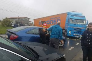 FOTO. Trafic rutier blocat la Ciuperceni. Un TIR a oprit toată circulaţia!