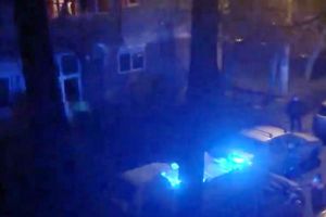 Panică şi în Oradea: Ambulanţa şi Poliţia, acuzate că au intervenit târziu şi cu bâlbe la copilul unei familii aflate în izolare (VIDEO)