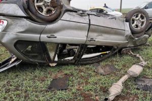 Maşină răsturnată de un bătrânel de 76 de ani care a urcat beat la volan