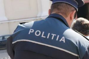 Verificare încheiată cu bătaie la o familie de romi izolată la domiciliu în Bihor. Procurorii le-au deschis dosar penal pentru ultraj