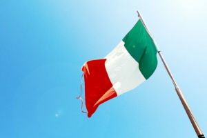 Numărul infecţiilor cu coronavirus din Italia a scăzut. Bilanţul epidemic a ajuns la aproape 11.600 de morţi