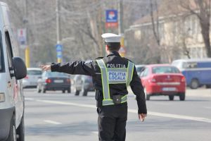 Eşti amendat dacă îţi transporţi cu maşina soţia/soţul la/de la SERVICIU?