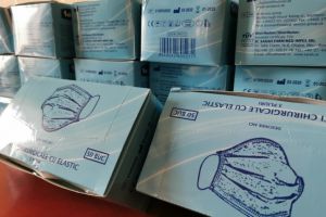 Poliţiştii arădeni au primit măşti de protecţie din partea oamenilor de afaceri chinezi