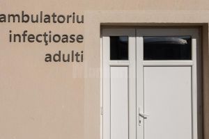 ”Soţia este internată în spital cu COVID-19, iar eu stau acasă şi aştept de opt zile ...