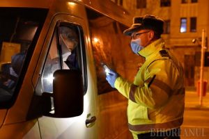 Nici bihorenii nu se învaţă minte: În 24 de ore, poliţiştii au dat amenzi de aproape 500.000 lei celor care ignoră regulile în vremea coronavirusului