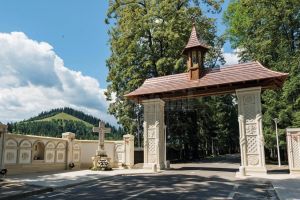 Parastas pentru românii căzuţi la Fântâna Albă, miercuri, la Portalul Memorial din ...