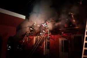 Trei incendii, în ultimele 24 de ore: case în flăcări şi animale ucise de foc