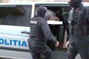 Cinci sătmăreni „autoizolaţi”, prinşi într-o casă. Duşi cu forţa într-un centru de carantină